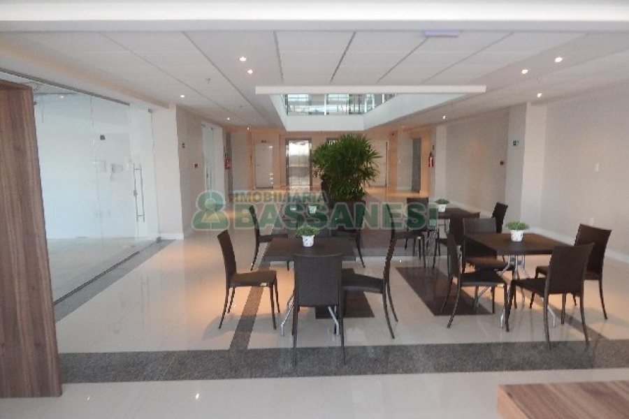 Sala com 53m², 1 vaga, no bairro Centro em Caxias do Sul para Comprar