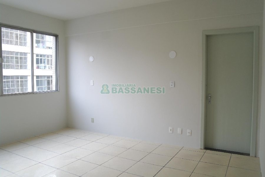 Sala com 42m², no bairro Centro em Caxias do Sul para Alugar
