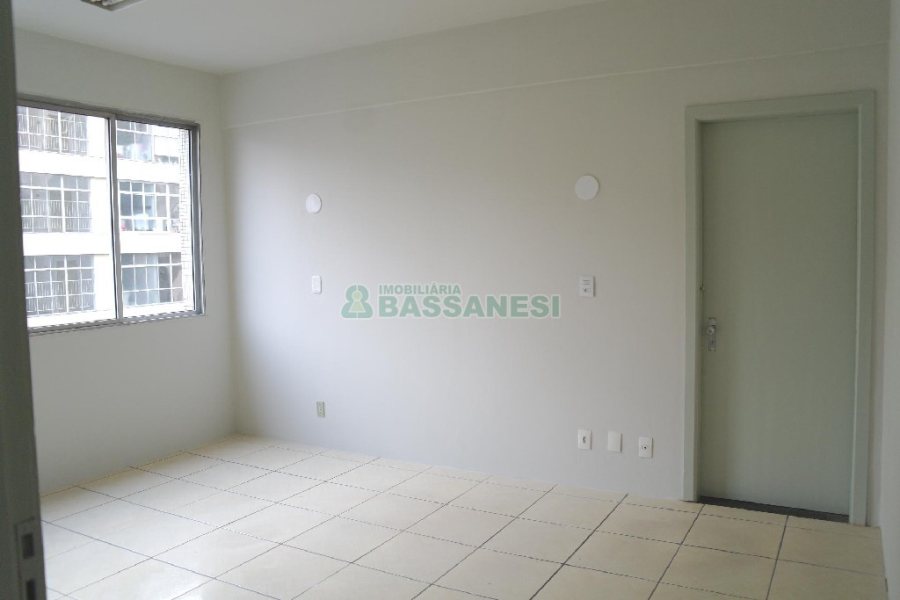 Sala com 42m², no bairro Centro em Caxias do Sul para Alugar