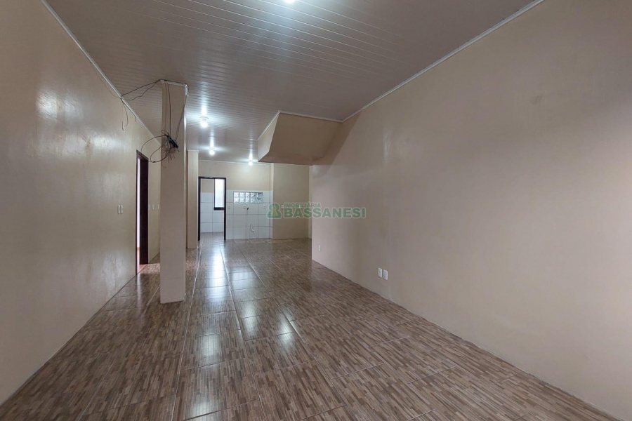 Casa com 94m², 2 dormitórios, 1 vaga, no bairro Interlagos em Caxias do Sul para Alugar