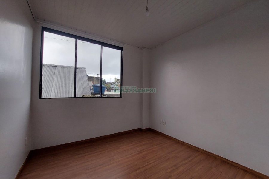 Casa com 94m², 2 dormitórios, 1 vaga, no bairro Interlagos em Caxias do Sul para Alugar