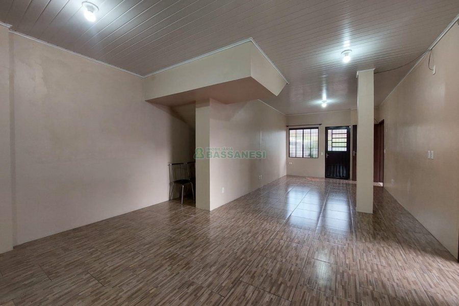 Casa com 94m², 2 dormitórios, 1 vaga, no bairro Interlagos em Caxias do Sul para Alugar