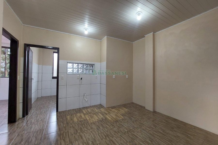 Casa com 94m², 2 dormitórios, 1 vaga, no bairro Interlagos em Caxias do Sul para Alugar