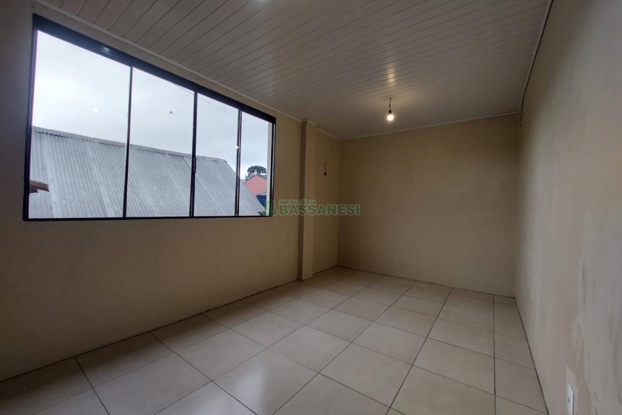 Casa com 94m², 2 dormitórios, 1 vaga, no bairro Interlagos em Caxias do Sul para Alugar