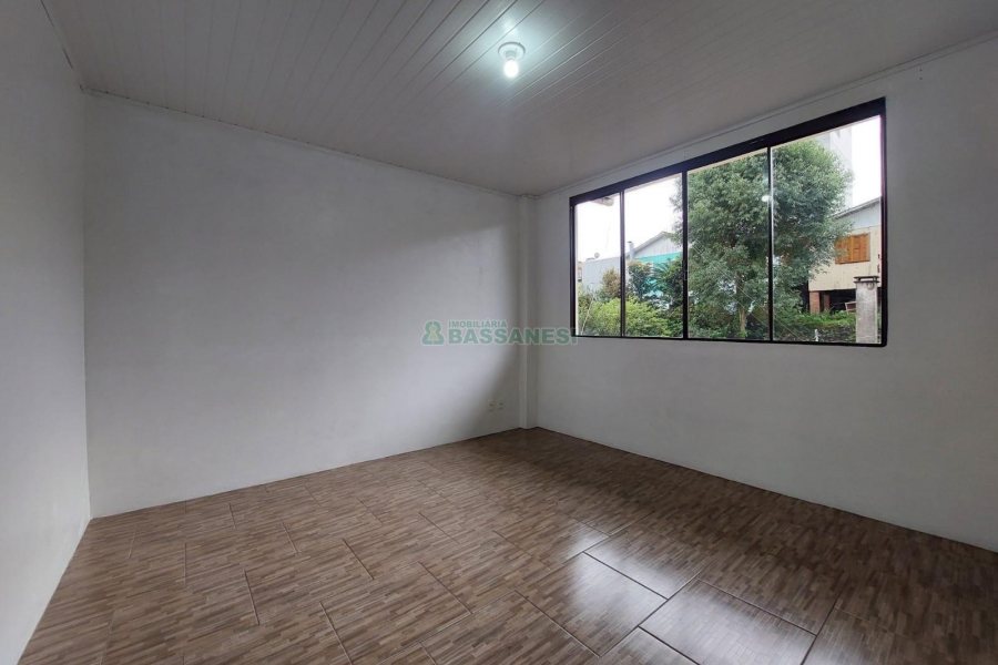 Casa com 94m², 2 dormitórios, 1 vaga, no bairro Interlagos em Caxias do Sul para Alugar