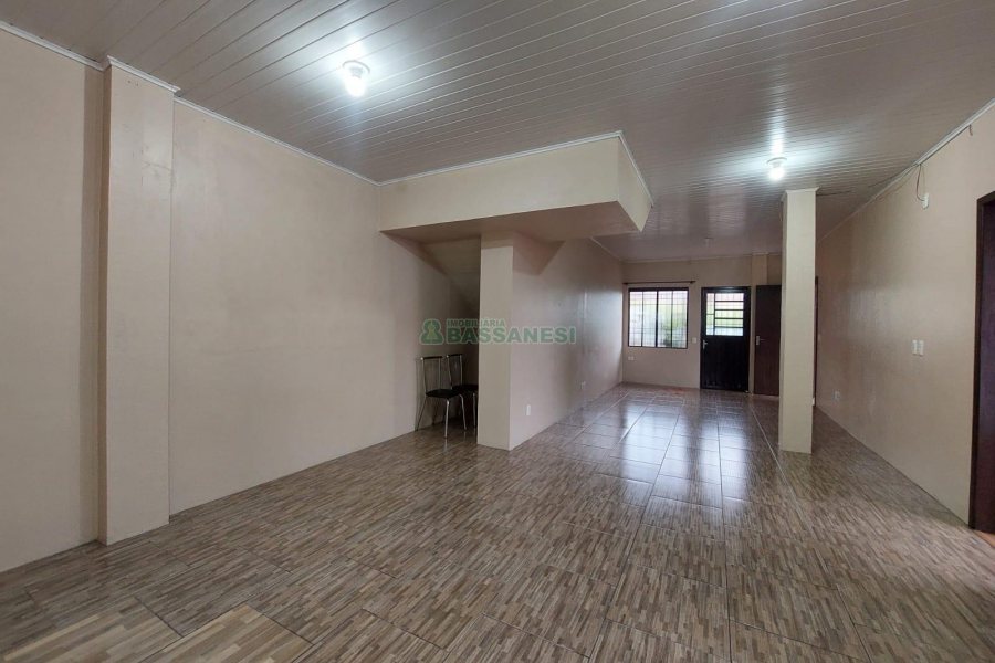 Casa com 94m², 2 dormitórios, 1 vaga, no bairro Interlagos em Caxias do Sul para Alugar