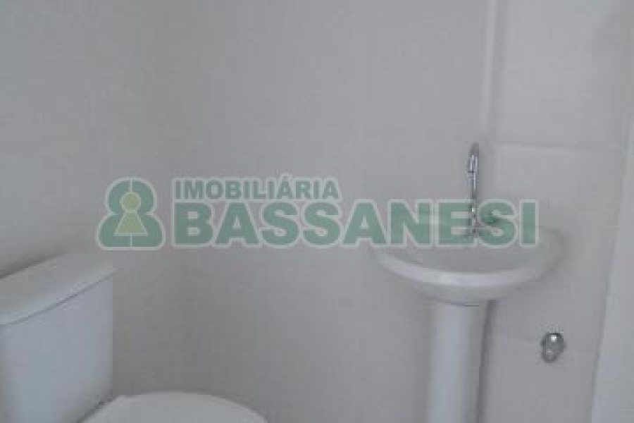 Sala com 92m², no bairro Madureira em Caxias do Sul para Comprar