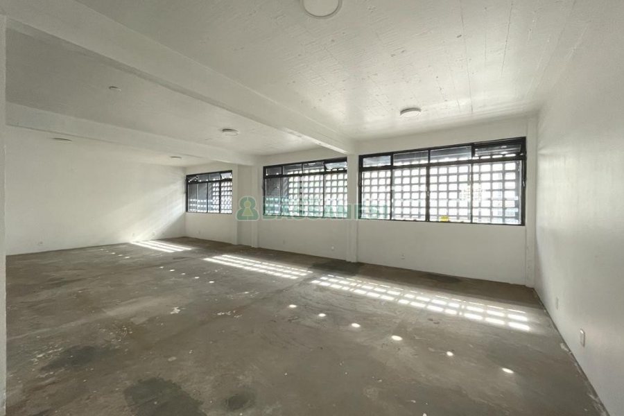 Pavilhão com 620m², no bairro Exposição em Caxias do Sul para Alugar