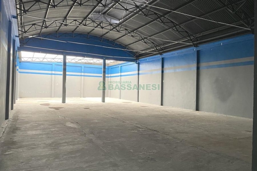 Pavilhão com 620m², no bairro Exposição em Caxias do Sul para Alugar