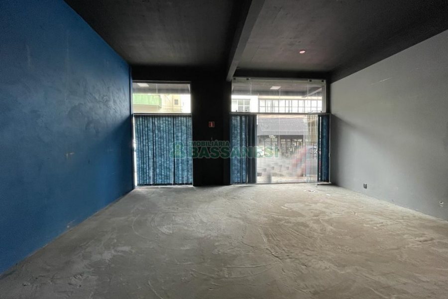 Pavilhão com 620m², no bairro Exposição em Caxias do Sul para Alugar