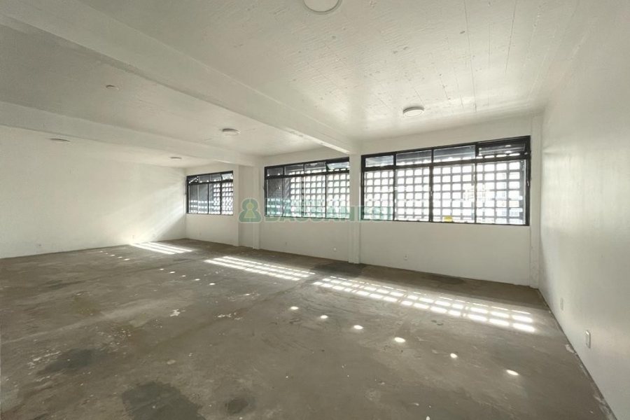 Pavilhão com 620m², no bairro Exposição em Caxias do Sul para Alugar