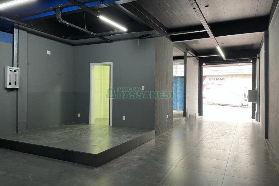 Pavilhão com 620m², no bairro Exposição em Caxias do Sul para Alugar