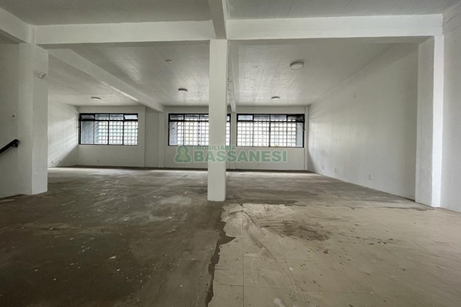 Pavilhão com 620m², no bairro Exposição em Caxias do Sul para Alugar