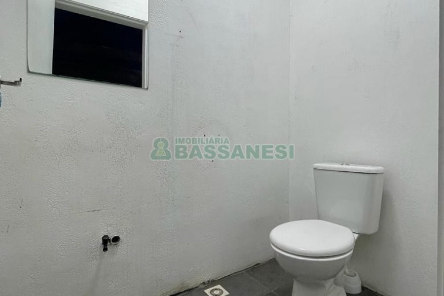 Pavilhão com 620m², no bairro Exposição em Caxias do Sul para Alugar