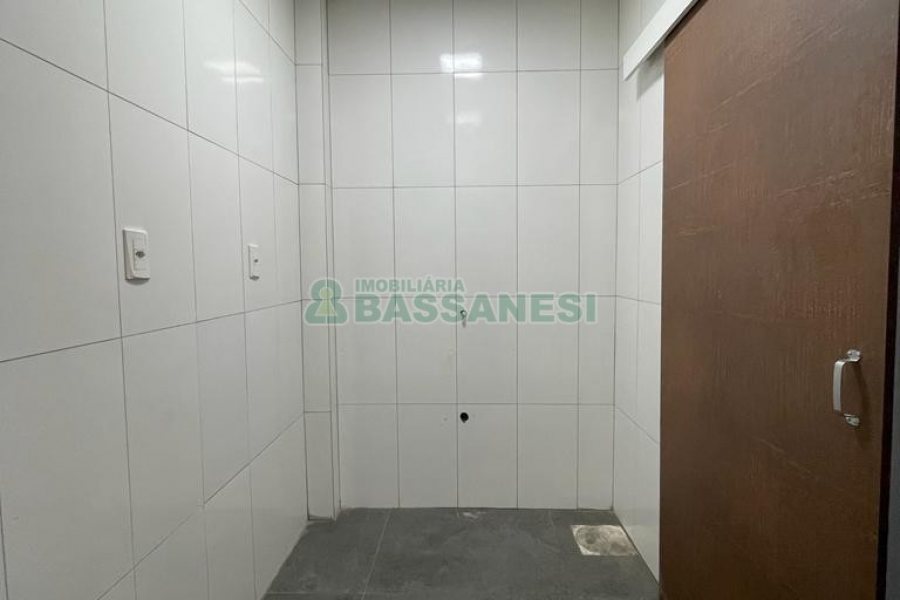 Pavilhão com 620m², no bairro Exposição em Caxias do Sul para Alugar