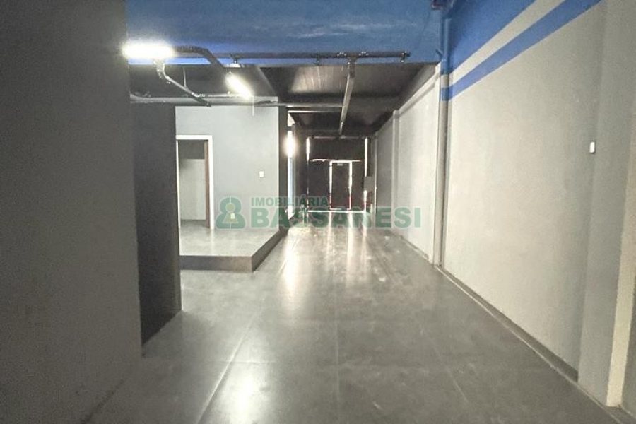 Pavilhão com 620m², no bairro Exposição em Caxias do Sul para Alugar