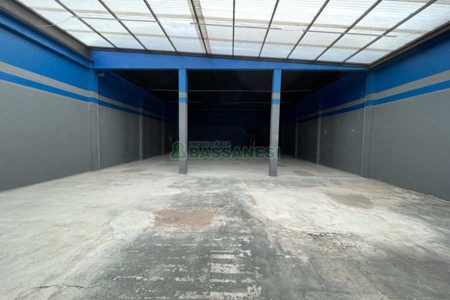 Pavilhão com 620m², no bairro Exposição em Caxias do Sul para Alugar