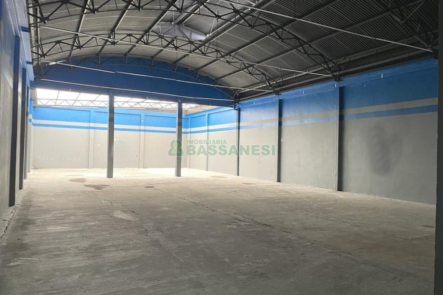 Pavilhão com 620m², no bairro Exposição em Caxias do Sul para Alugar