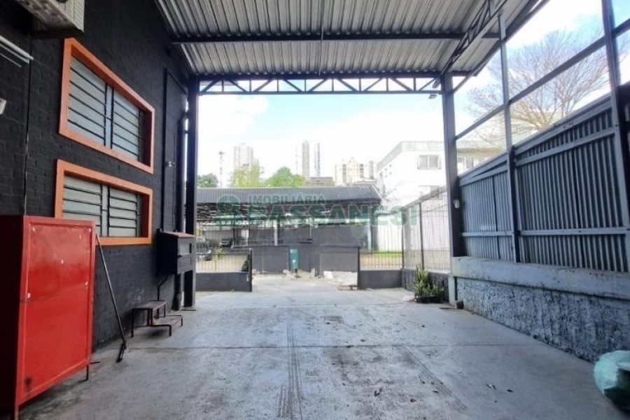 Pavilhão com 350m², no bairro Pio X em Caxias do Sul para Alugar