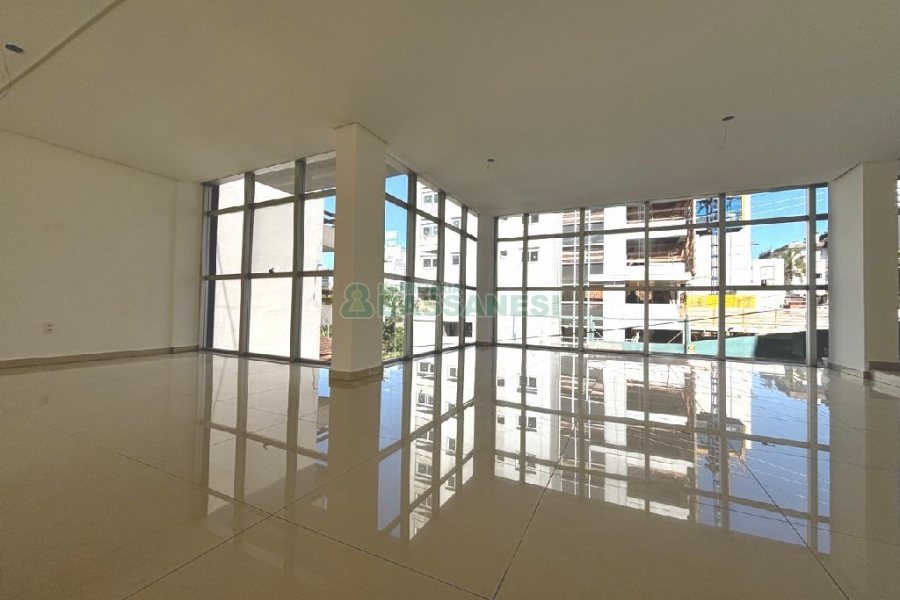 Loja com 230m², no bairro Exposição em Caxias do Sul para Alugar