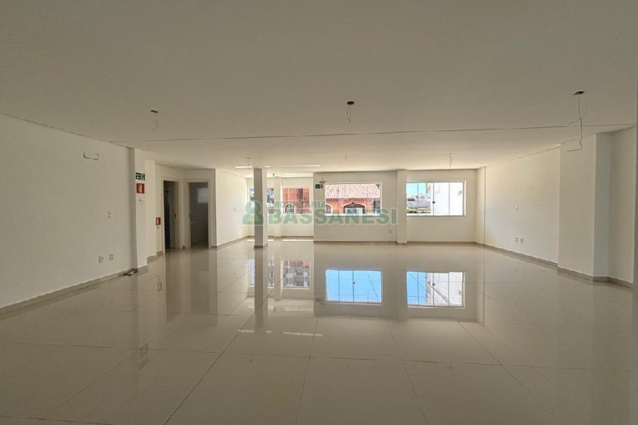 Loja com 230m², no bairro Exposição em Caxias do Sul para Alugar