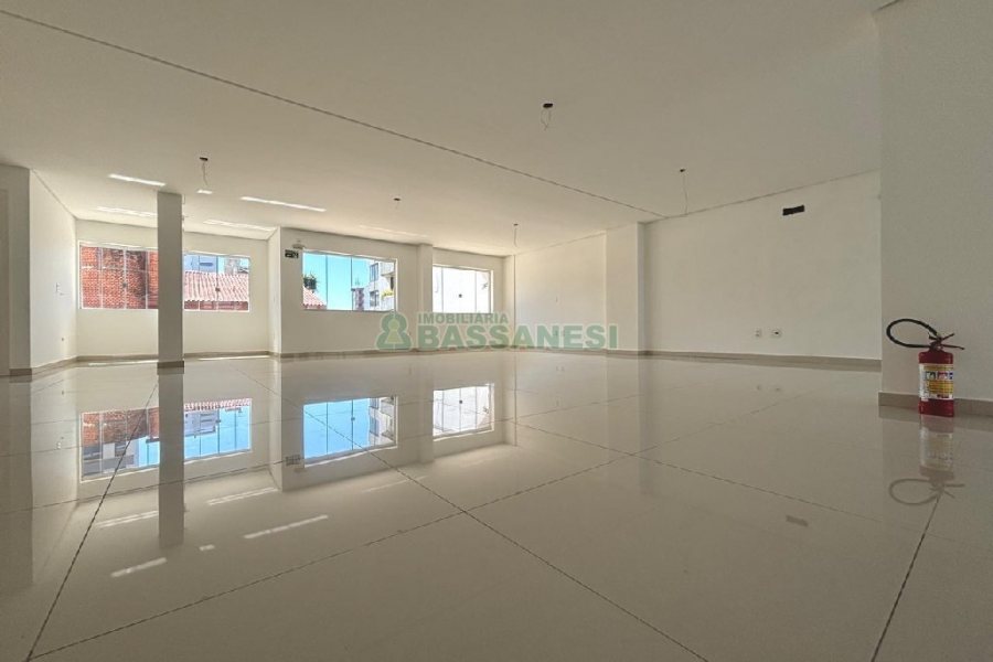 Loja com 230m², no bairro Exposição em Caxias do Sul para Alugar