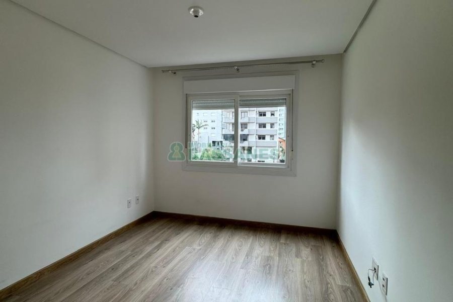 Apartamento com 64m², 2 dormitórios, 2 vagas, no bairro Panazzolo em Caxias do Sul para Comprar
