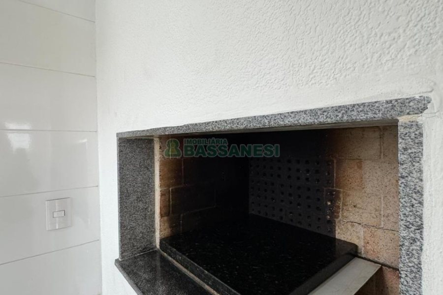 Apartamento com 64m², 2 dormitórios, 2 vagas, no bairro Panazzolo em Caxias do Sul para Comprar