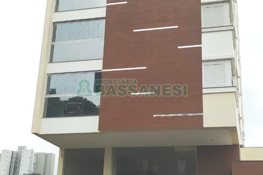 Loja com 330m², no bairro Panazzolo em Caxias do Sul para Alugar