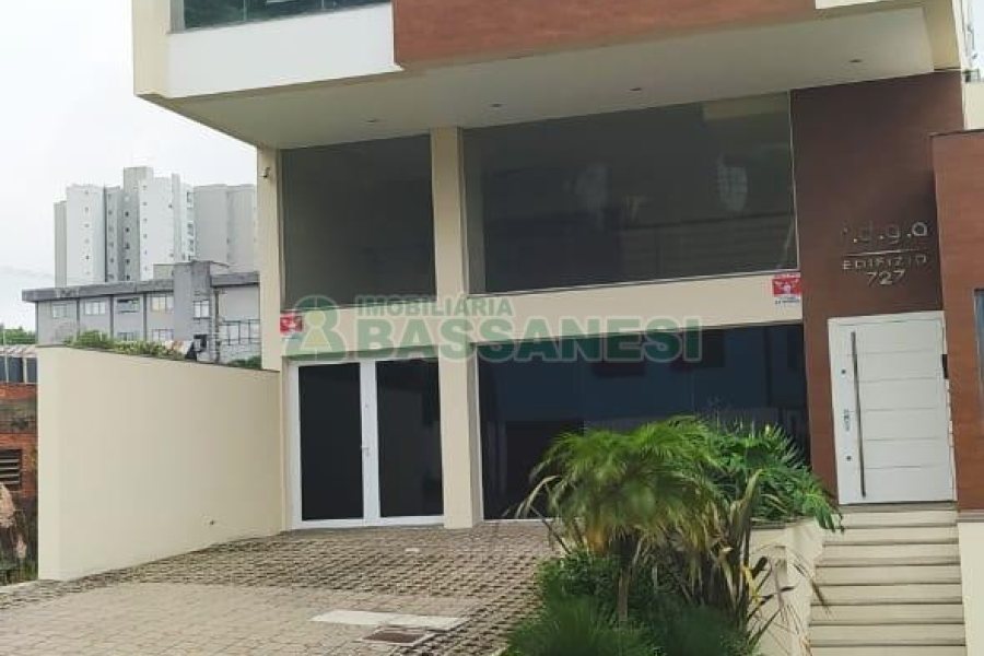 Loja com 330m², no bairro Panazzolo em Caxias do Sul para Alugar