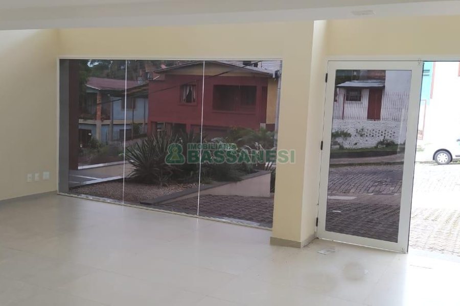 Loja com 330m², no bairro Panazzolo em Caxias do Sul para Alugar