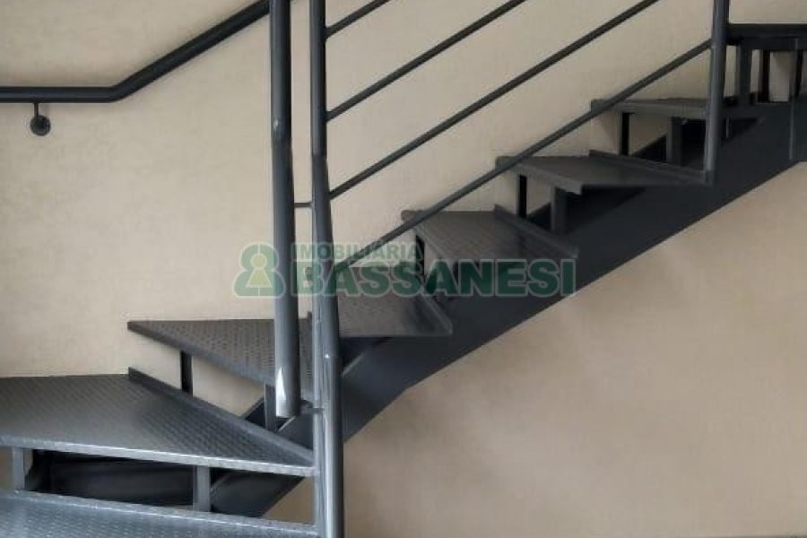 Loja com 330m², no bairro Panazzolo em Caxias do Sul para Alugar