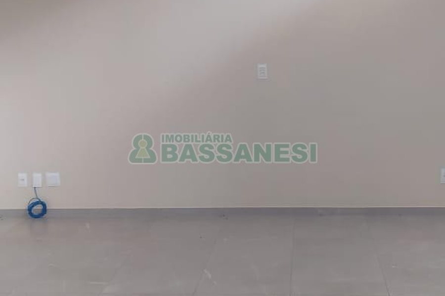 Loja com 330m², no bairro Panazzolo em Caxias do Sul para Alugar