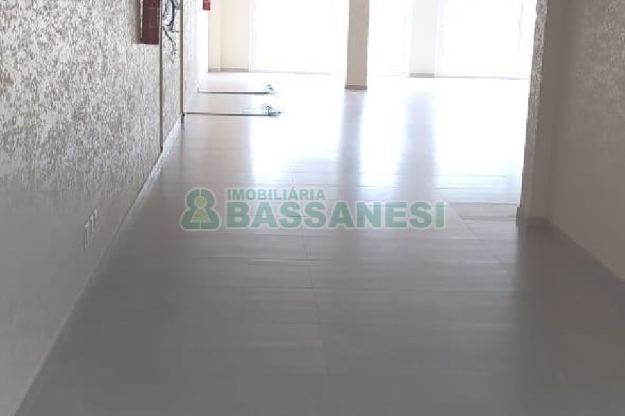 Loja com 330m², no bairro Panazzolo em Caxias do Sul para Alugar