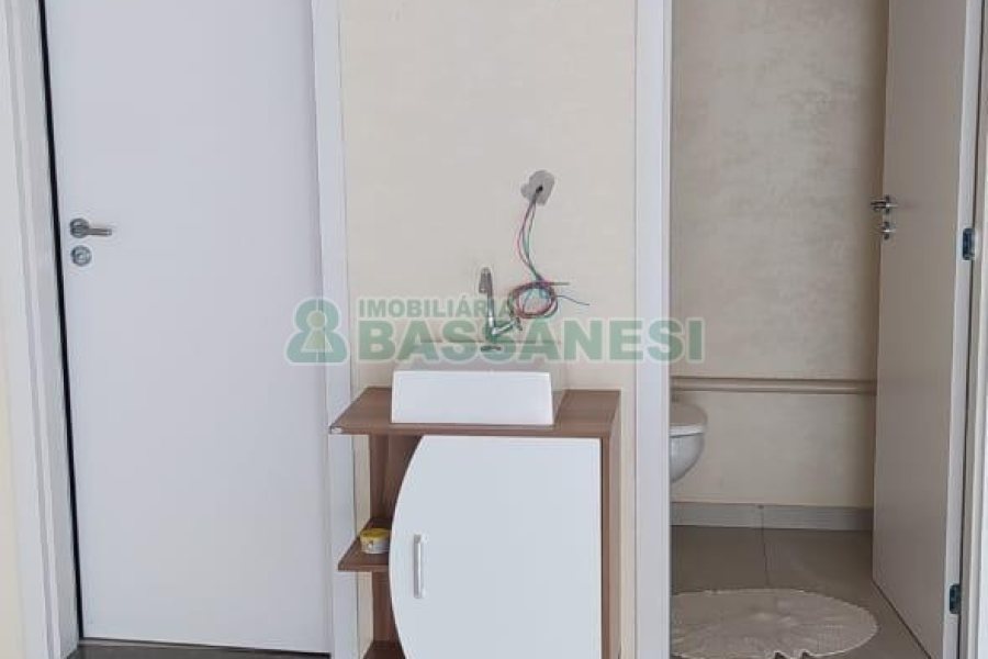 Loja com 330m², no bairro Panazzolo em Caxias do Sul para Alugar