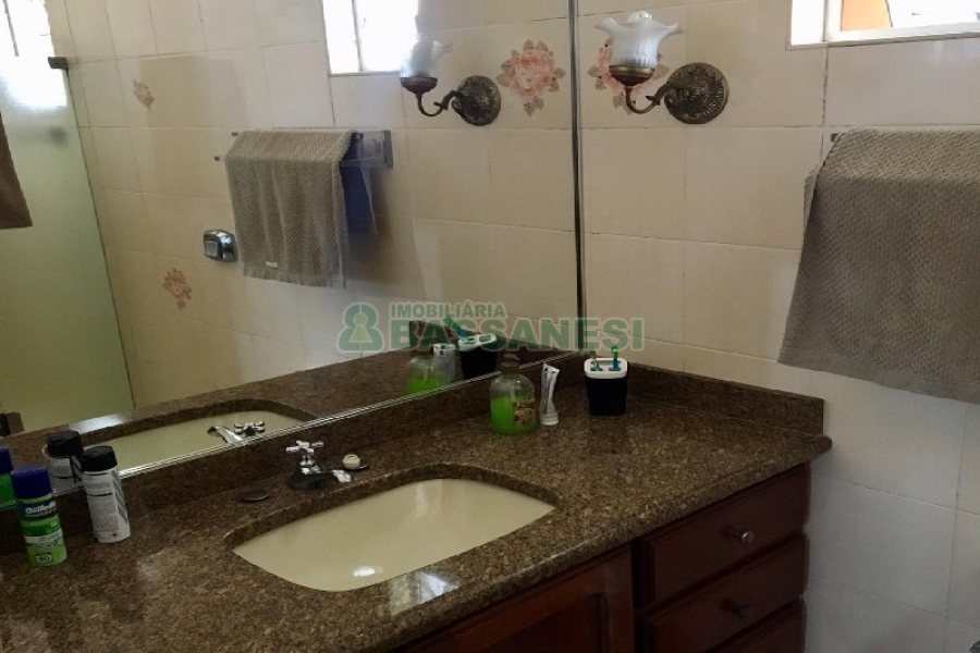 Apartamento com 84m², 2 dormitórios, 1 vaga, no bairro Centro em Caxias do Sul para Alugar