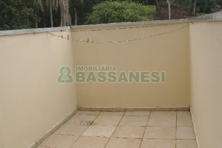Apartamento com 38m², 1 dormitório, 1 vaga, no bairro Sagrada Família em Caxias do Sul para Alugar