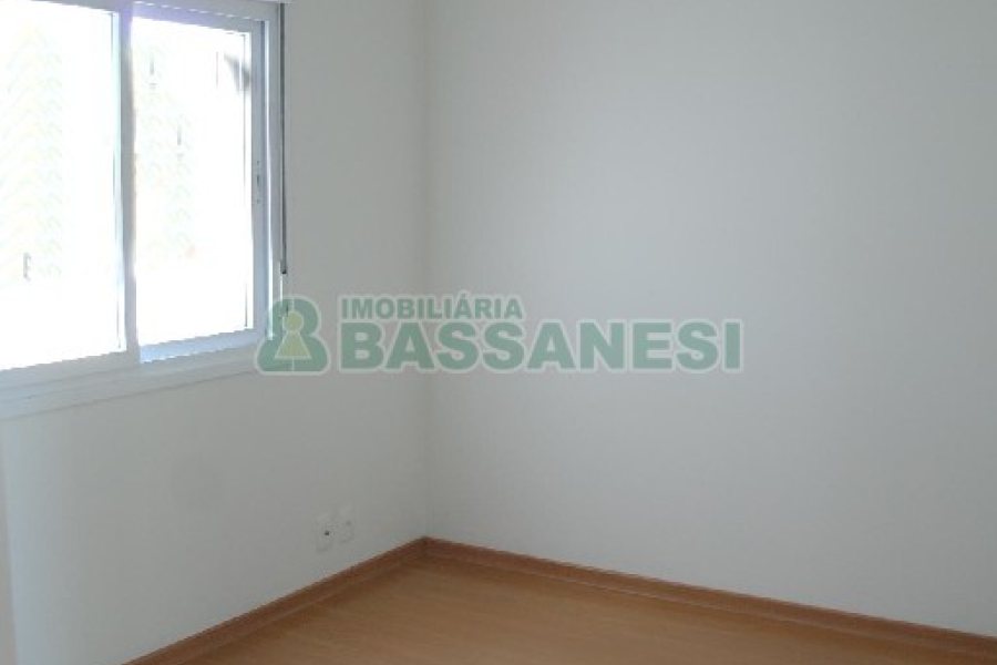 Apartamento com 85m², 2 dormitórios, 2 vagas, no bairro Sagrada Família em Caxias do Sul para Comprar