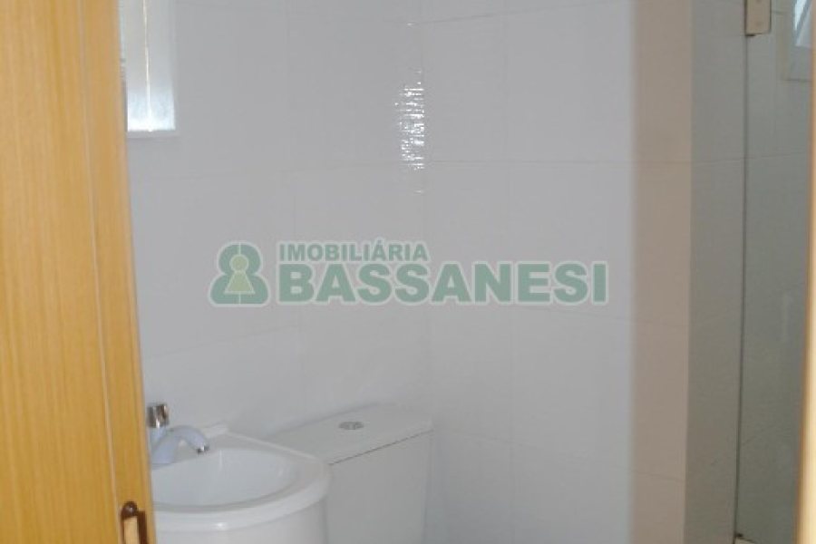 Apartamento com 85m², 2 dormitórios, 2 vagas, no bairro Sagrada Família em Caxias do Sul para Comprar