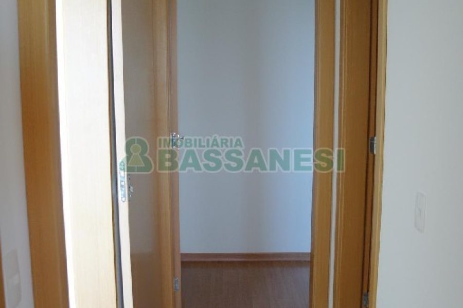 Apartamento com 85m², 2 dormitórios, 2 vagas, no bairro Sagrada Família em Caxias do Sul para Comprar