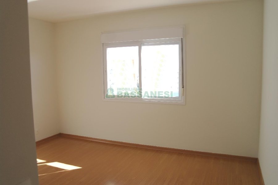 Apartamento com 85m², 2 dormitórios, 2 vagas, no bairro Sagrada Família em Caxias do Sul para Comprar