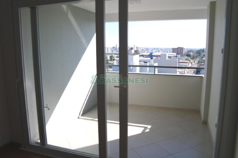 Apartamento com 85m², 2 dormitórios, 2 vagas, no bairro Sagrada Família em Caxias do Sul para Comprar