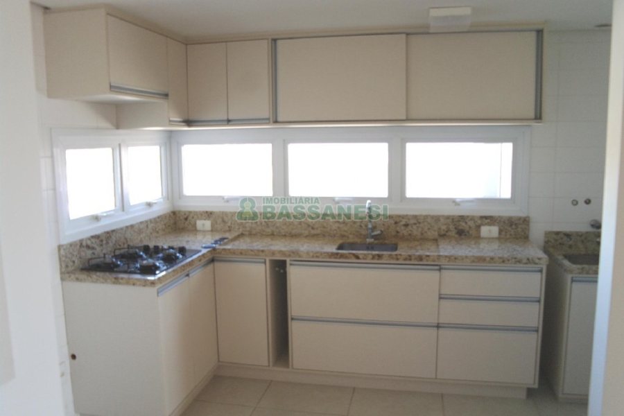 Apartamento com 85m², 2 dormitórios, 2 vagas, no bairro Sagrada Família em Caxias do Sul para Comprar