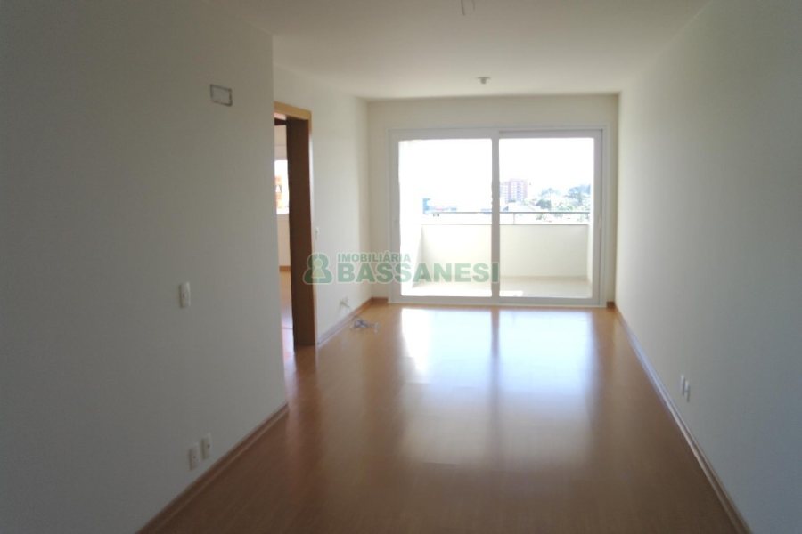 Apartamento com 85m², 2 dormitórios, 2 vagas, no bairro Sagrada Família em Caxias do Sul para Comprar