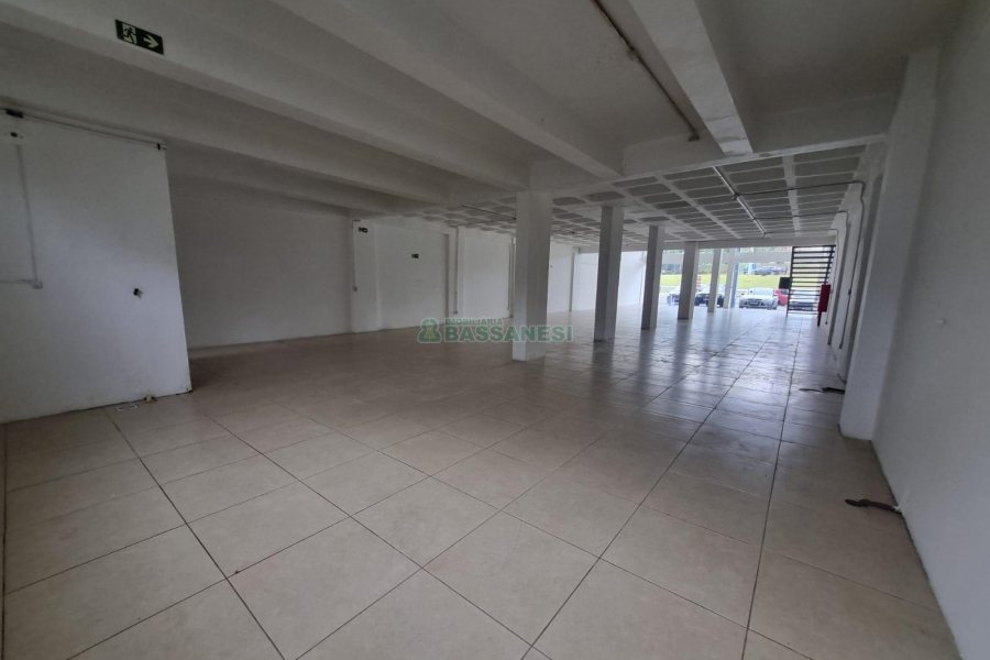 Loja com 350m², no bairro Desvio Rizzo em Caxias do Sul para Alugar