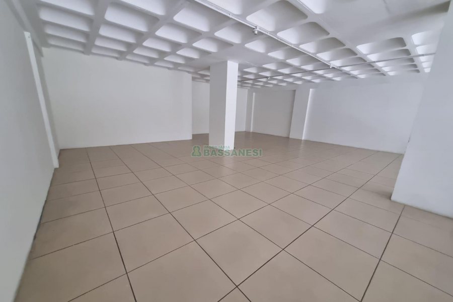 Loja com 350m², no bairro Desvio Rizzo em Caxias do Sul para Alugar