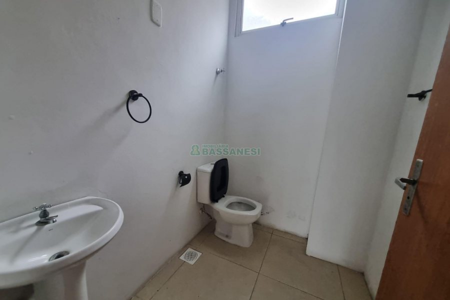 Loja com 350m², no bairro Desvio Rizzo em Caxias do Sul para Alugar
