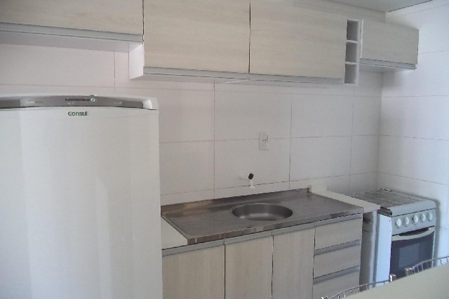 Kitinete Mobiliado com 30m², 1 dormitório, no bairro São Pelegrino em Caxias do Sul para Alugar