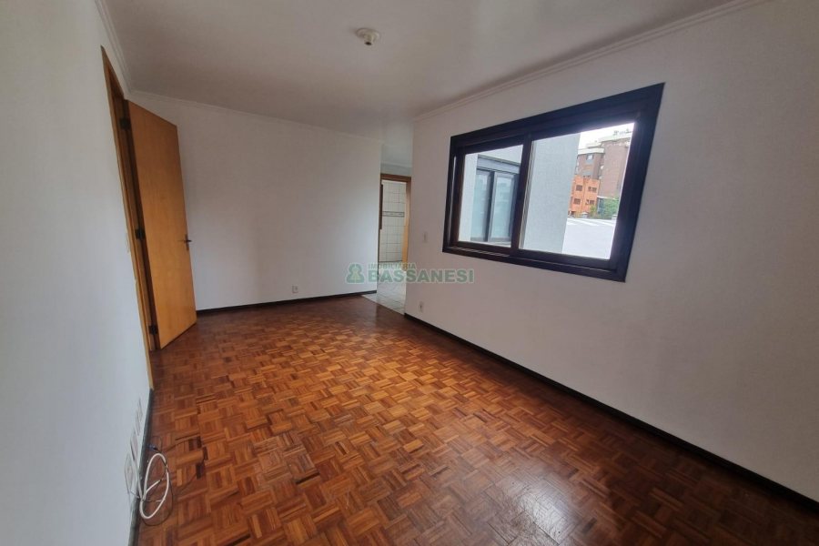 Apartamento com 90m², 3 dormitórios, 1 vaga, no bairro Medianeira em Caxias do Sul para Alugar