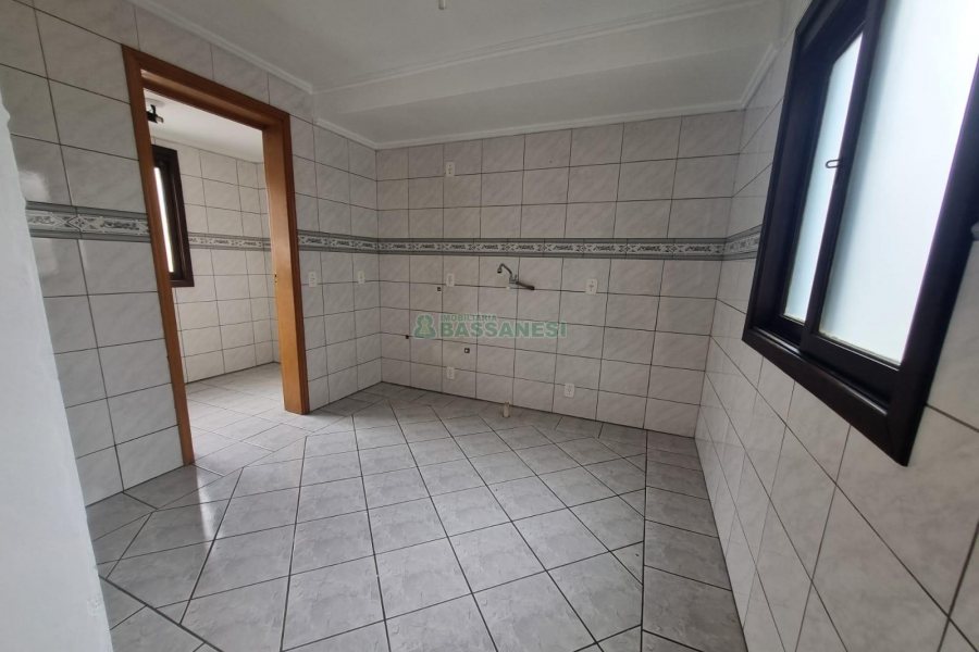 Apartamento com 90m², 3 dormitórios, 1 vaga, no bairro Medianeira em Caxias do Sul para Alugar